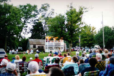 Band Concert at Roanoke copy.JPG (92943 bytes)