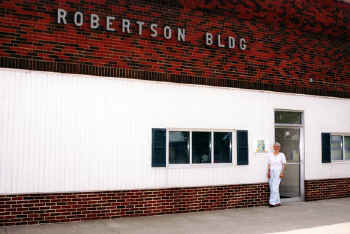 Susan at Roberston bldg v0 copy.JPG (70107 bytes)